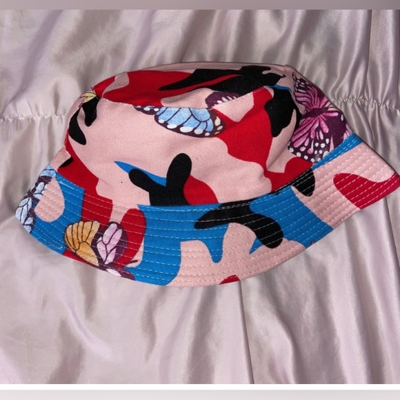 2 camouflage Butterfly Bucket Hats in blue and pink - Picture 3 of 6